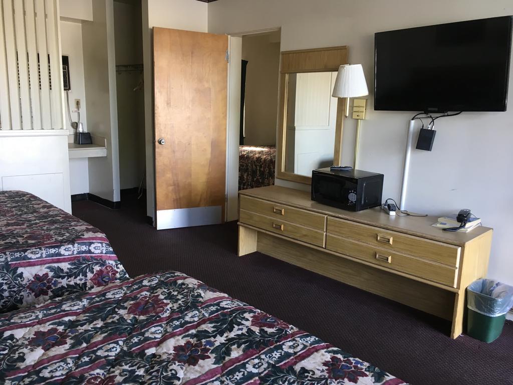 Seaway Motel Roosevelt Park Экстерьер фото