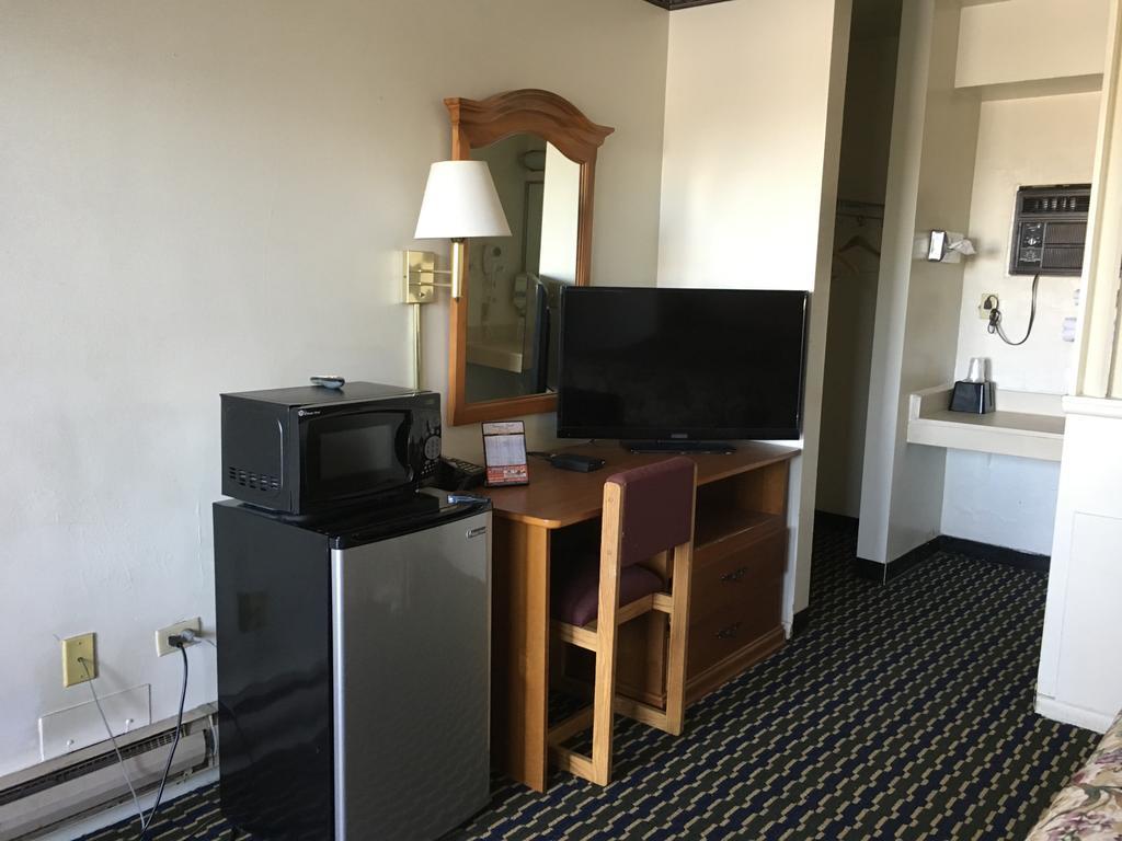Seaway Motel Roosevelt Park Экстерьер фото
