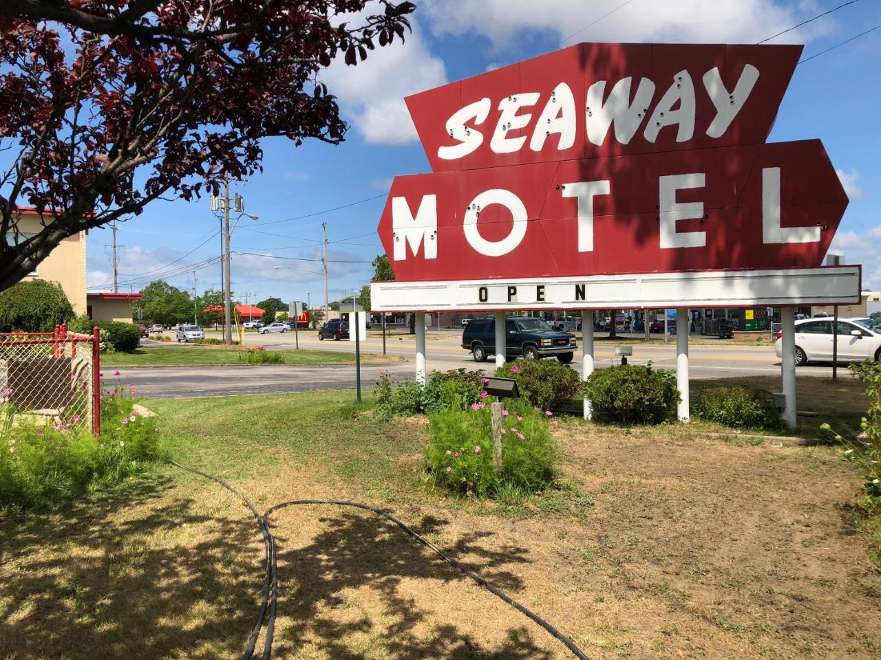 Seaway Motel Roosevelt Park Экстерьер фото