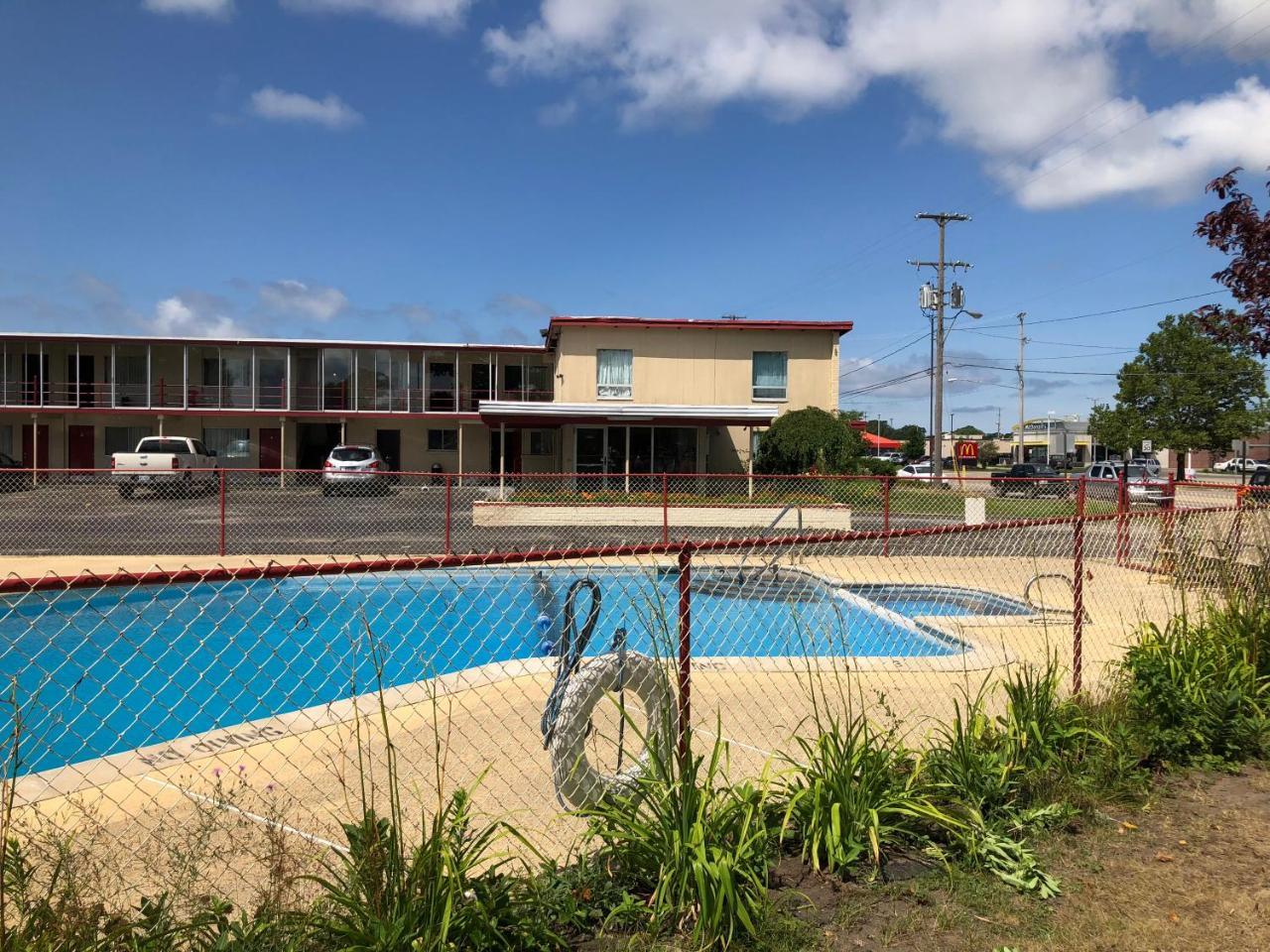 Seaway Motel Roosevelt Park Экстерьер фото
