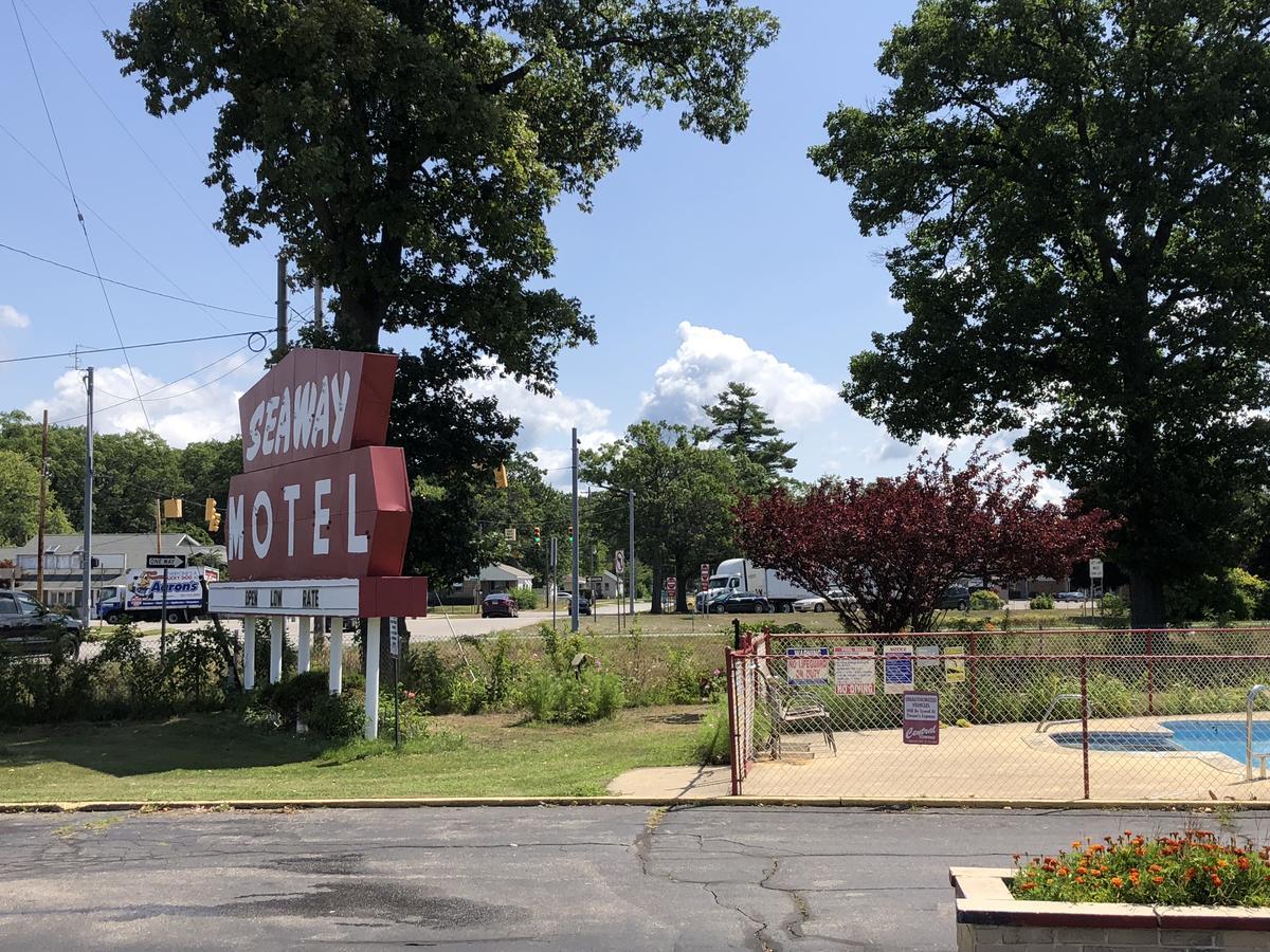 Seaway Motel Roosevelt Park Экстерьер фото