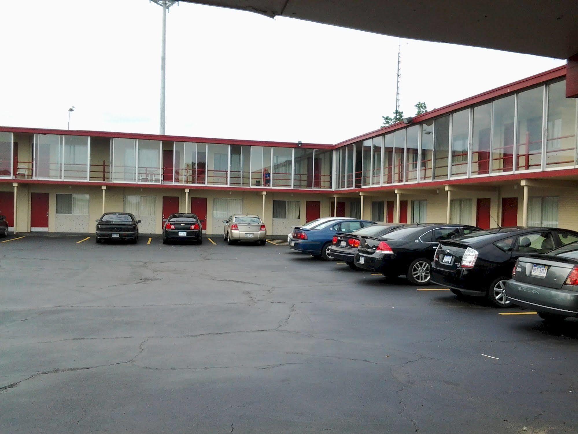 Seaway Motel Roosevelt Park Экстерьер фото