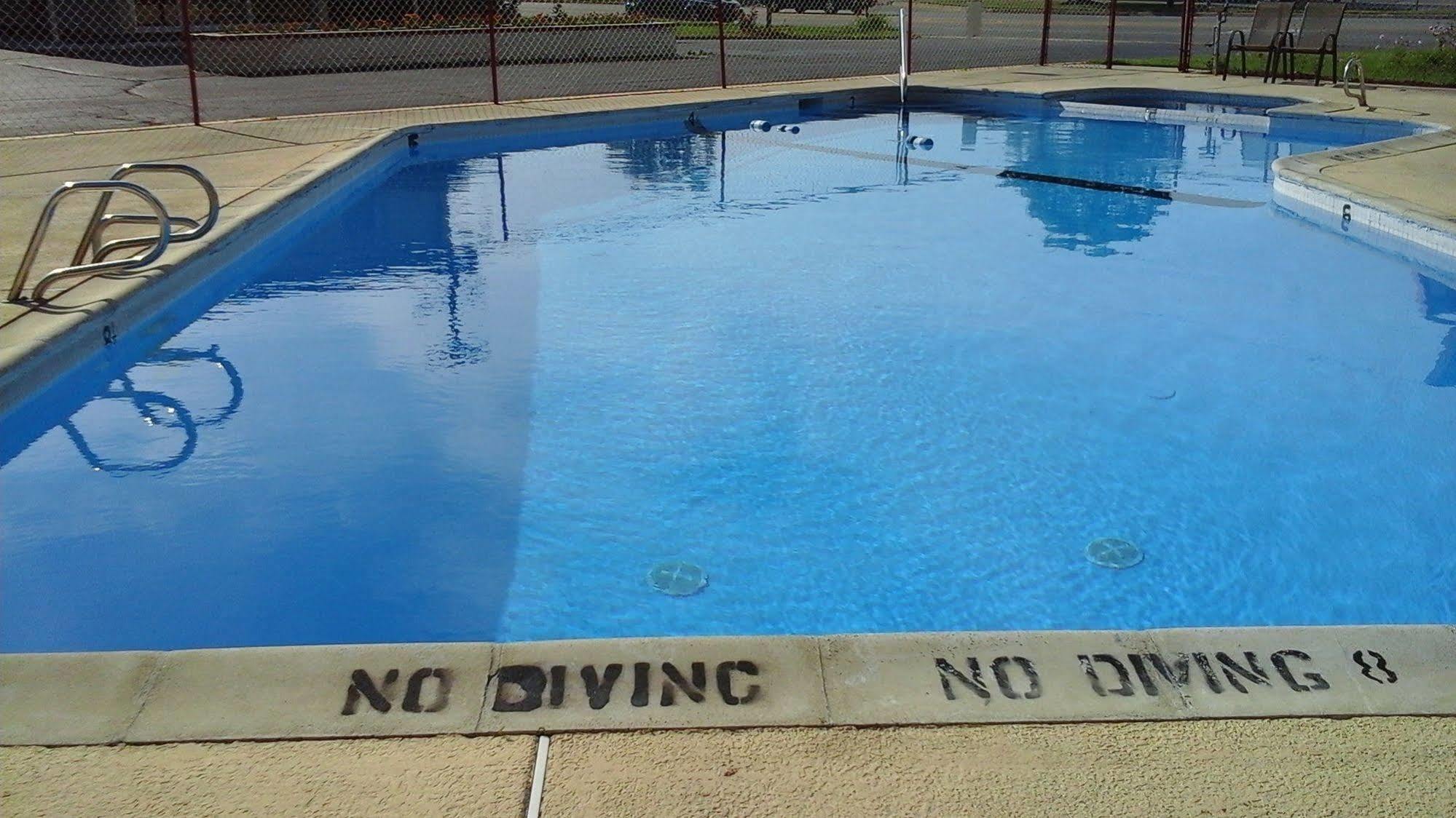 Seaway Motel Roosevelt Park Экстерьер фото